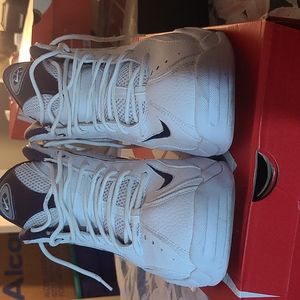 Men Uptempo  nike sneakers  size 10.5M